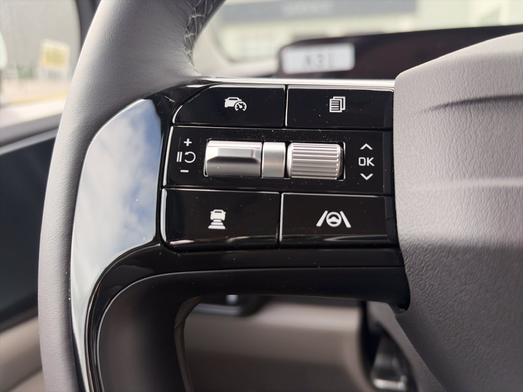 New 2027 Kia Carnival FWD image 13