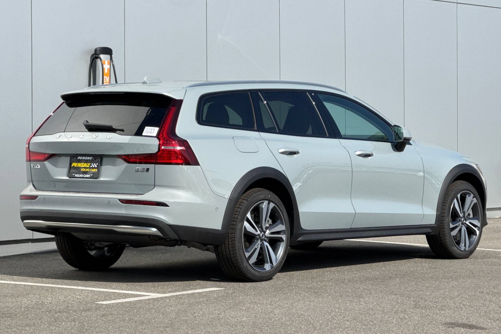New 2026 Volvo V60 B5 Cross Country Plus w/ Climate Package AWD/4WD image 5