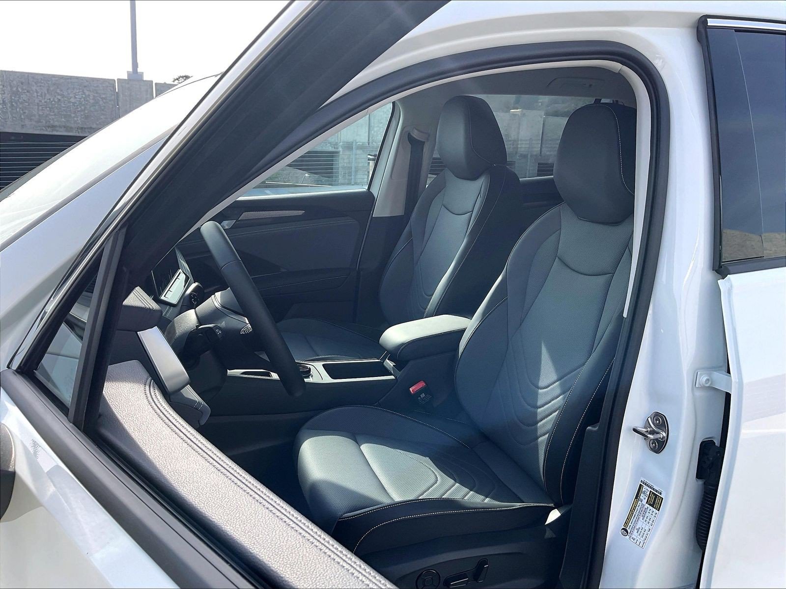 New 2026 Volkswagen Tiguan SE FWD image 8
