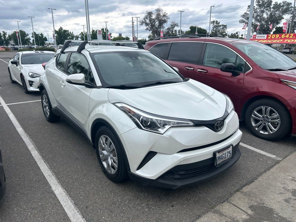 Used 2019 Toyota C-HR LE FWD image 3
