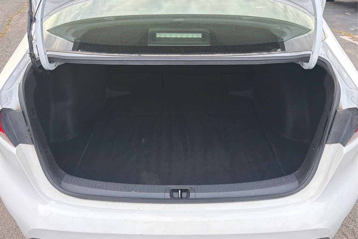 Used 2022 Toyota Corolla LE FWD image 11