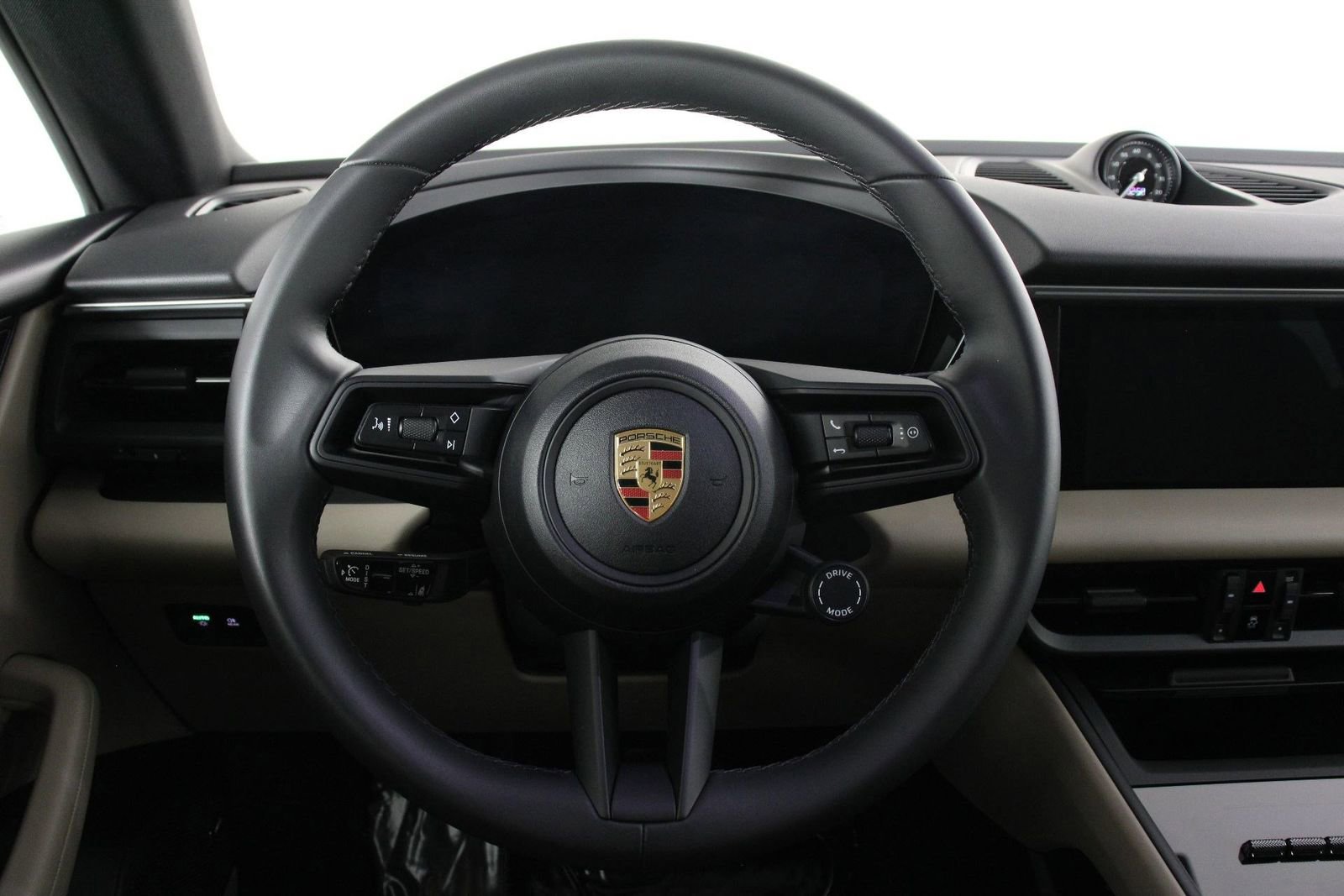 Certified 2025 Porsche Macan 4 Electric AWD/4WD image 12