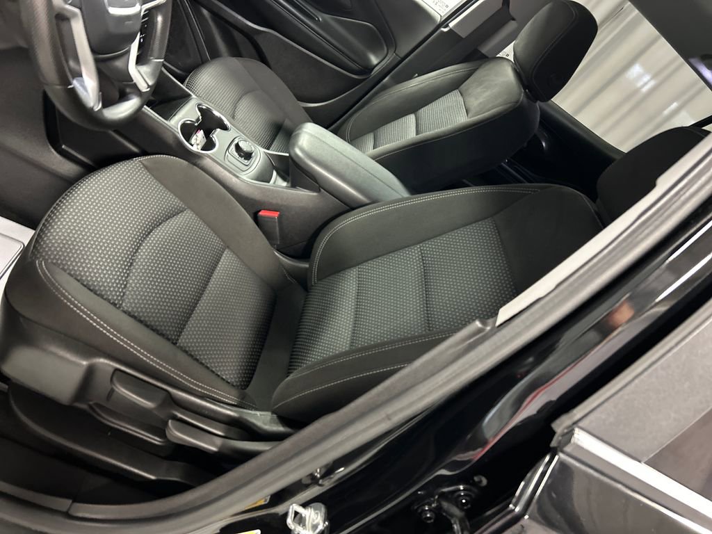 Used 2024 GMC Terrain SLE FWD image 11