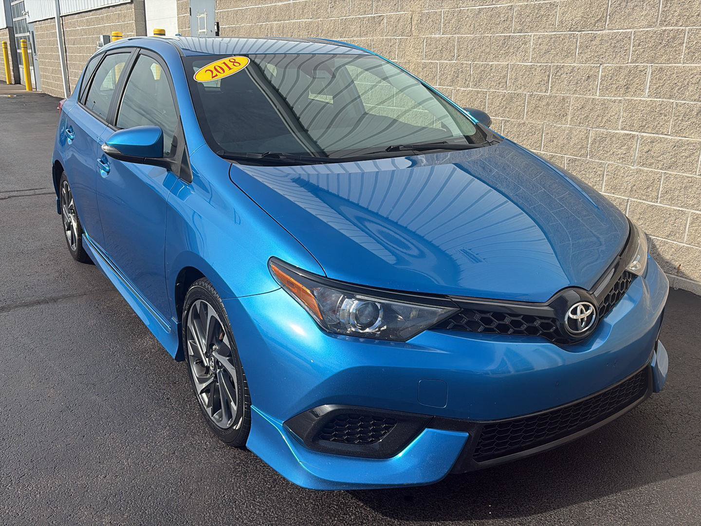 Used 2018 Toyota Corolla iM w/ Carpet Mat Package (TMS) FWD image 2