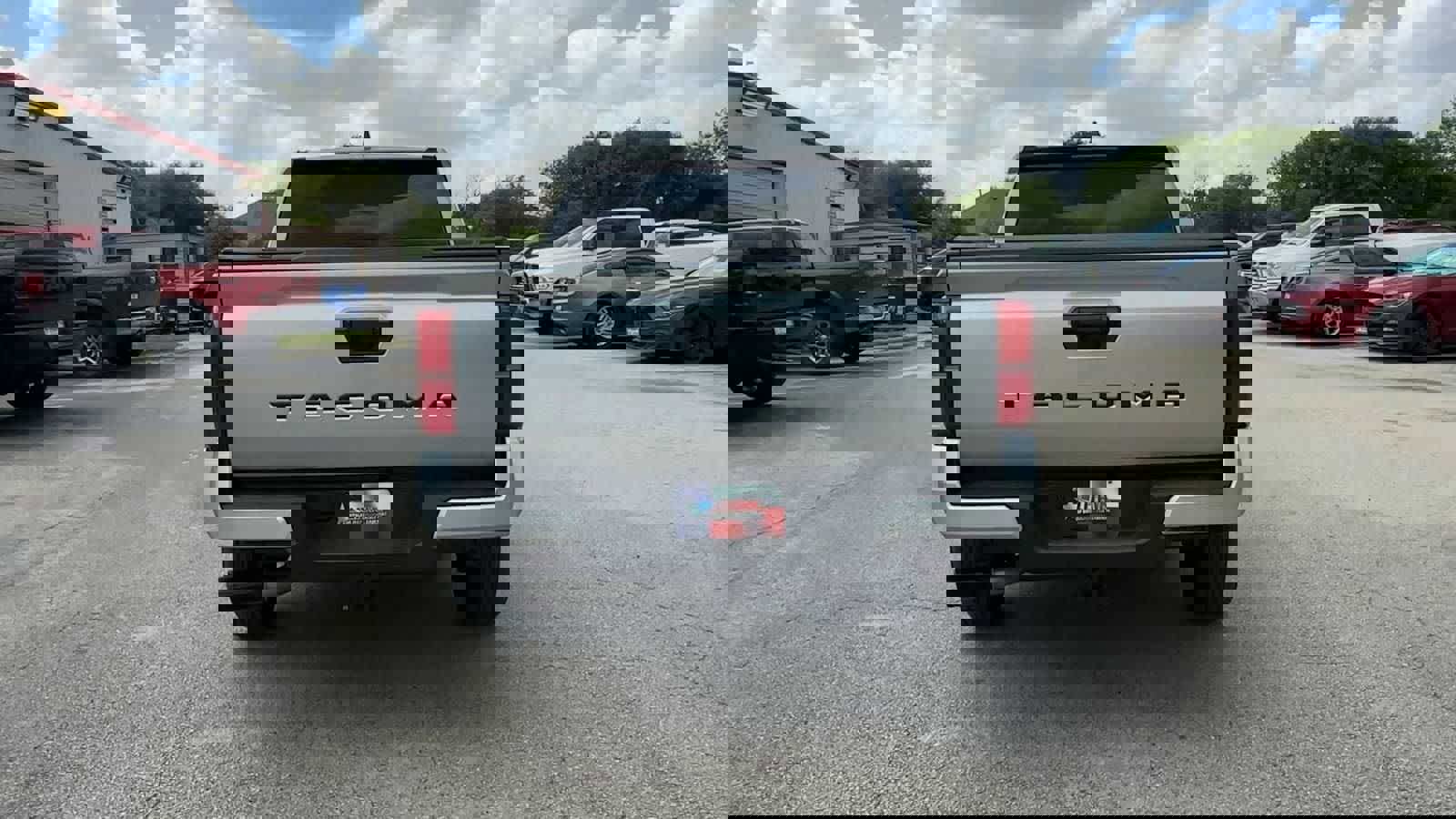 Used 2025 Toyota Tacoma SR5 image 7