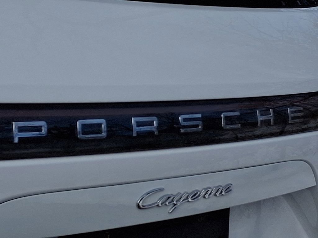 Used 2023 Porsche Cayenne w/ Premium Package image 29
