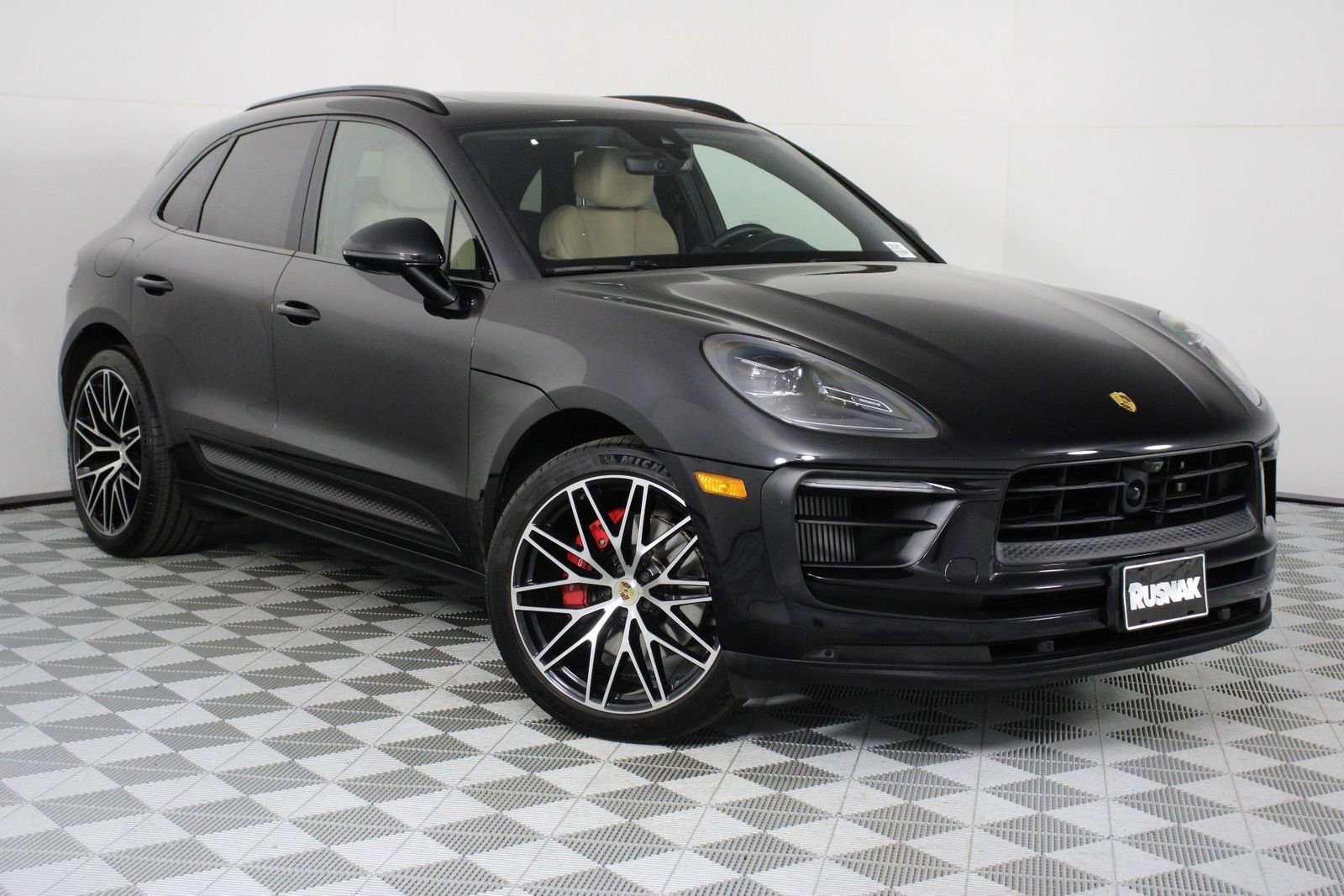Certified 2023 Porsche Macan S image 9