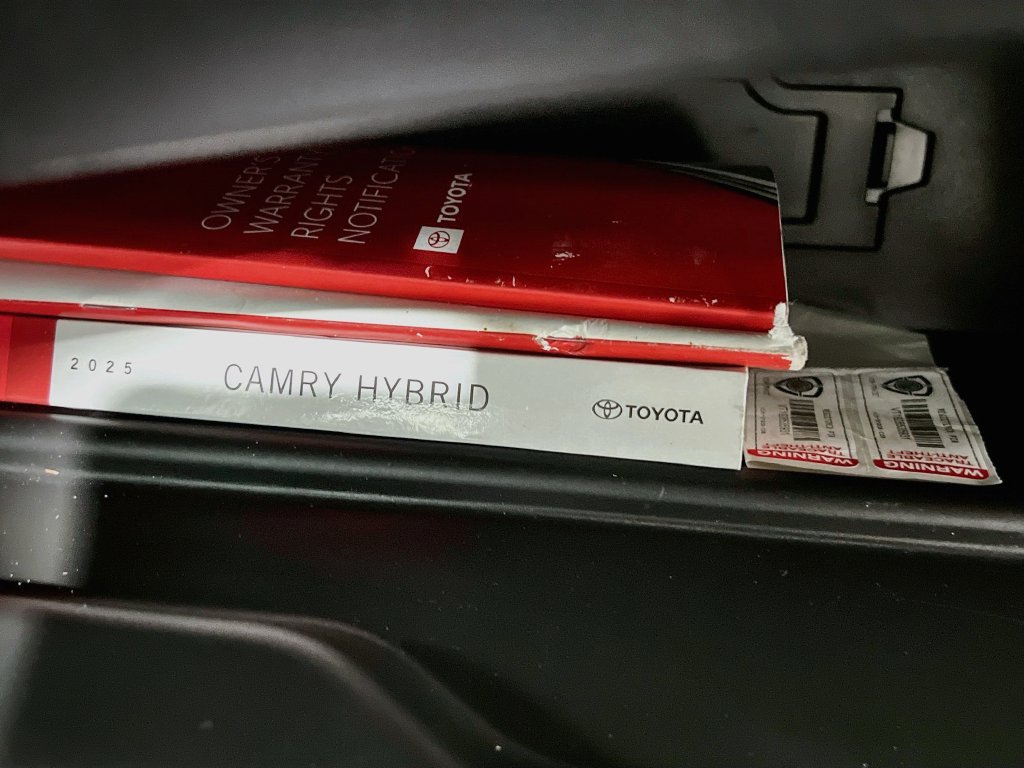 Used 2025 Toyota Camry SE FWD image 32