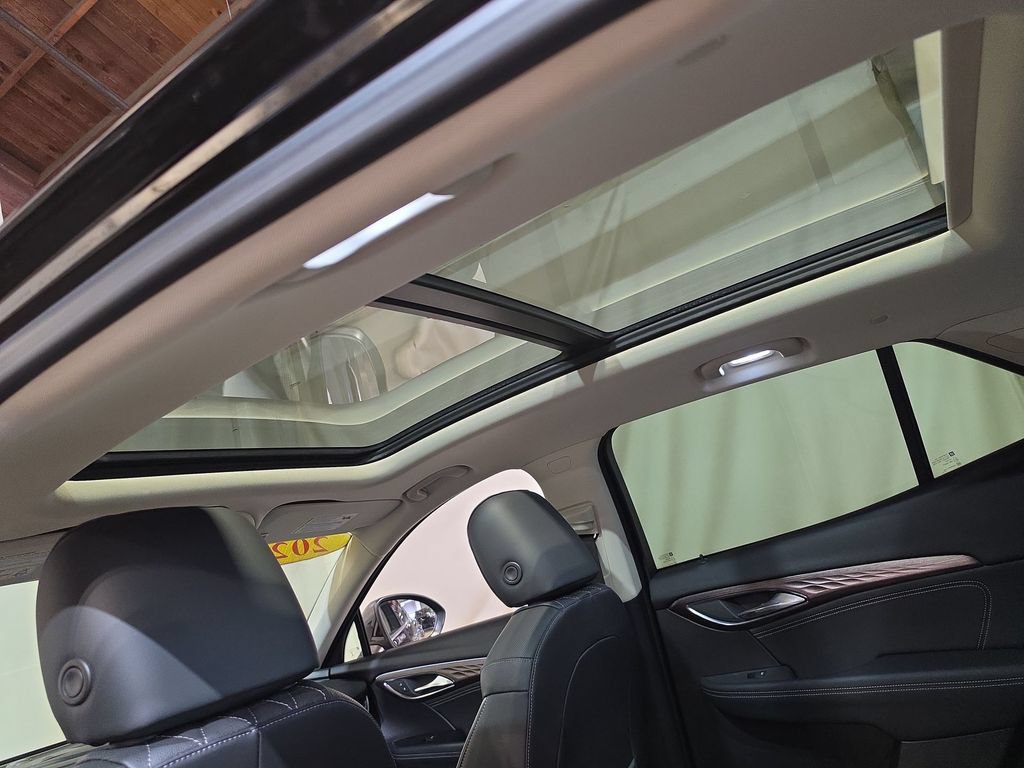 Used 2021 Buick Envision Avenir w/ Technology Package II FWD image 16