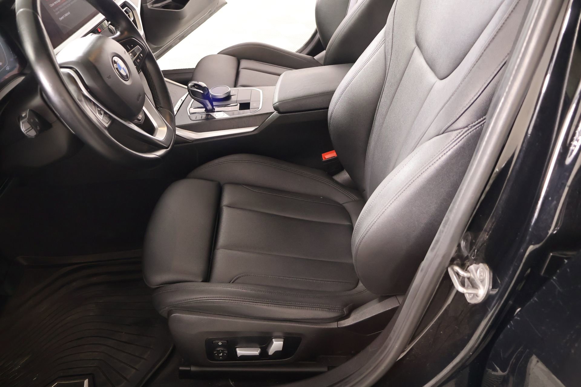 Used 2021 BMW 330i Sedan w/ Convenience Package RWD image 12