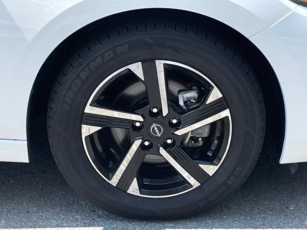 Used 2025 Nissan Sentra SV FWD image 31