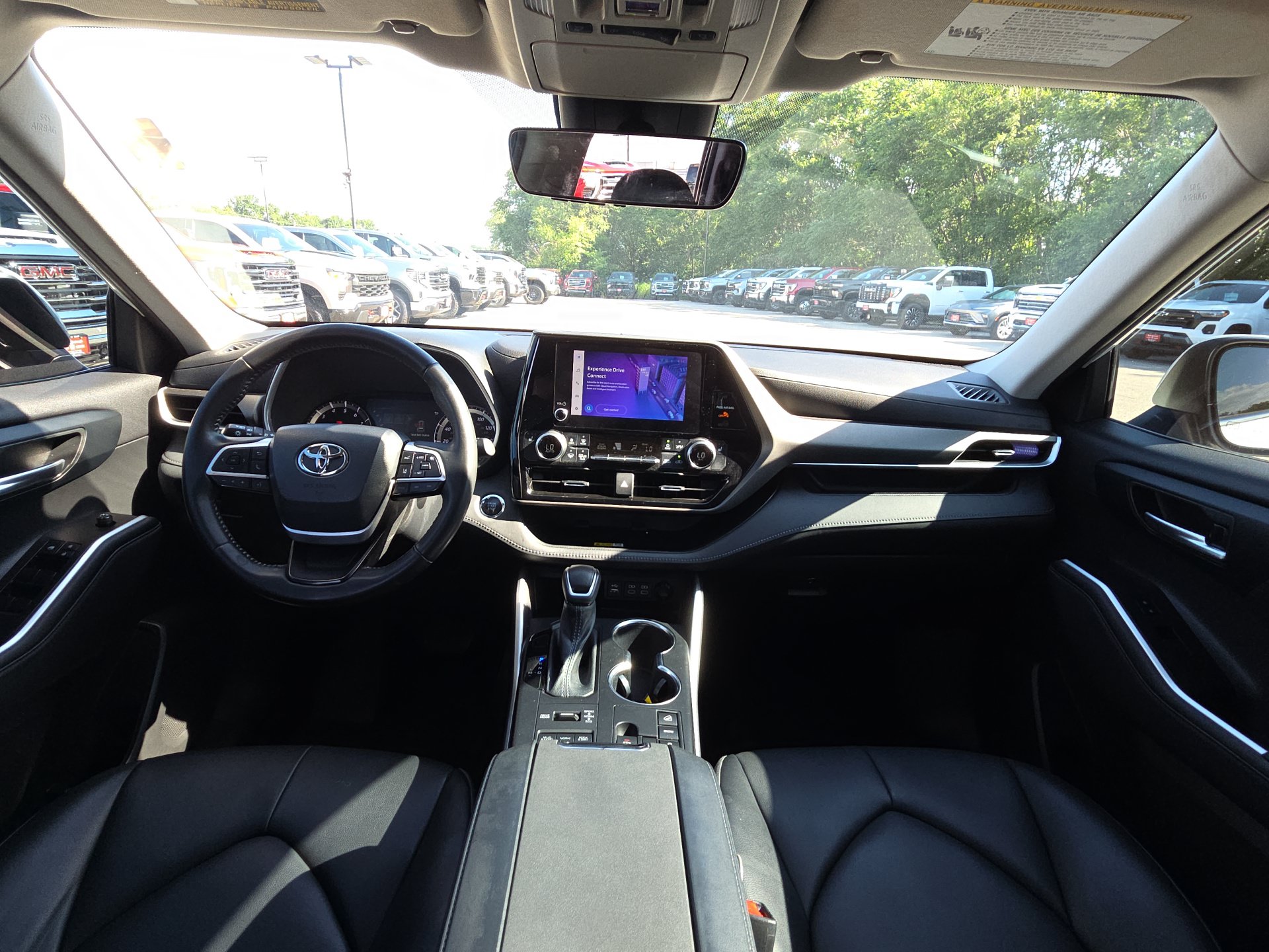 Used 2023 Toyota Highlander XLE AWD/4WD image 30
