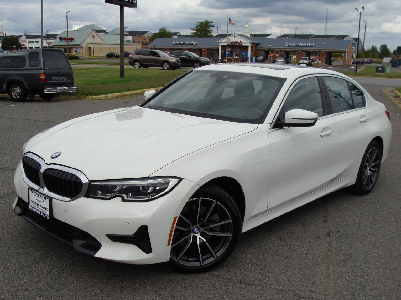 Used 2019 BMW 330i xDrive Sedan AWD/4WD image 3