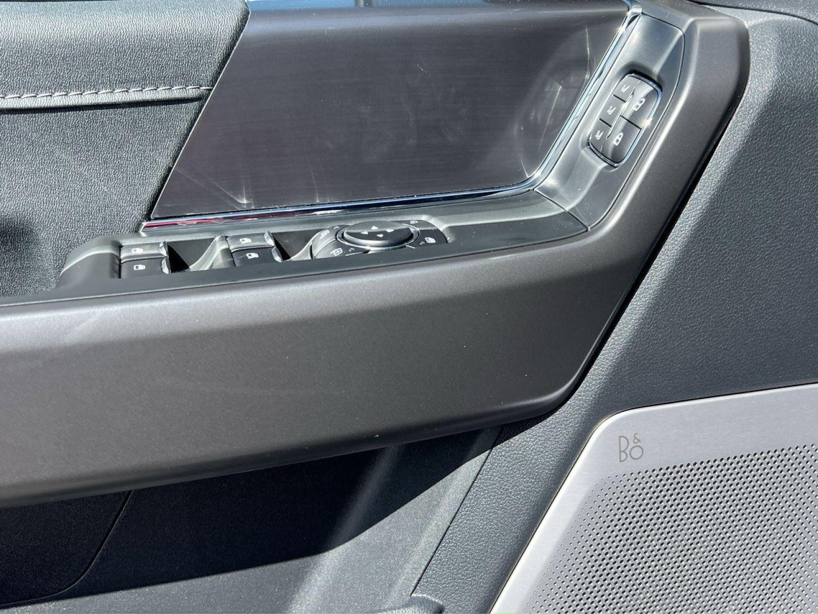 New 2025 Ford F150 Lariat w/ Equipment Group 502A High image 15