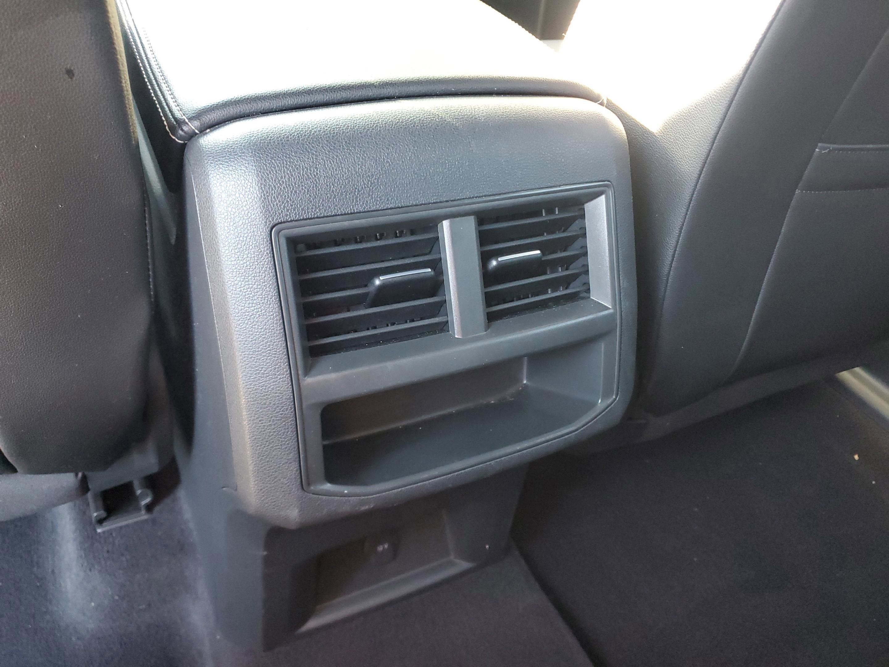 Used 2019 Volkswagen Atlas SEL image 16