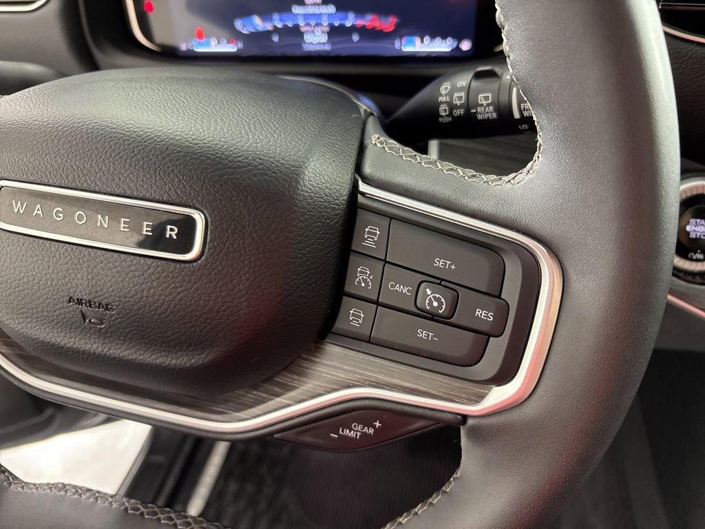 Used 2024 Jeep Wagoneer L Series II w/ Flexible Seating Group AWD/4WD image 35