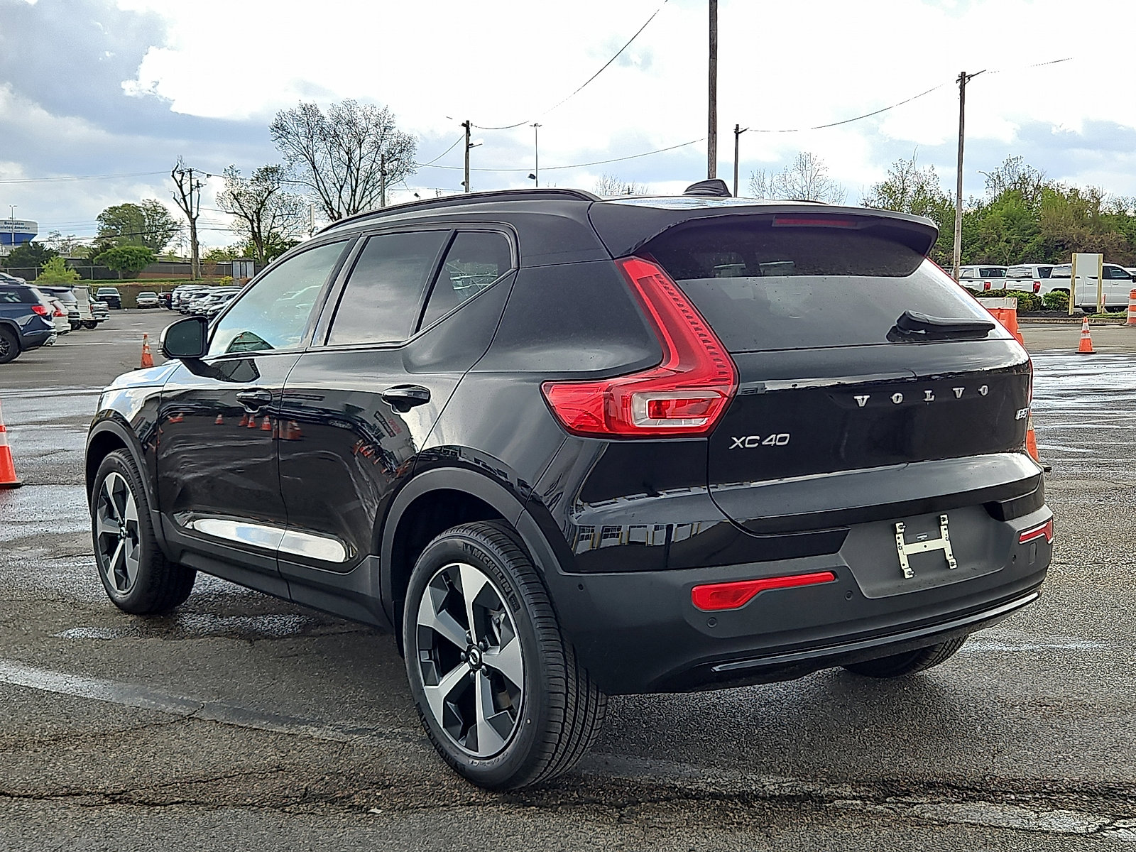 New 2026 Volvo XC40 B5 Plus w/ Climate Package AWD/4WD image 4