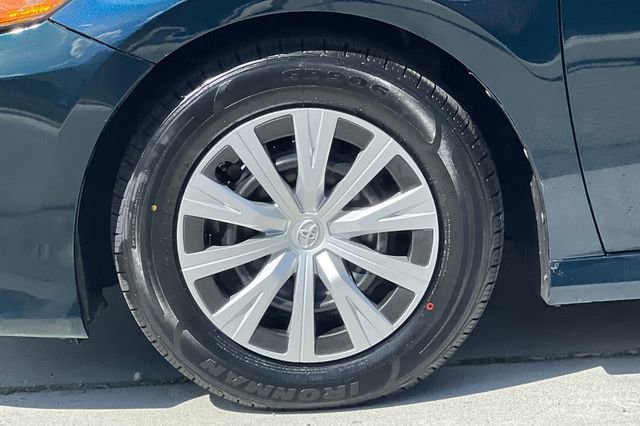 Used 2021 Toyota Camry LE FWD image 31