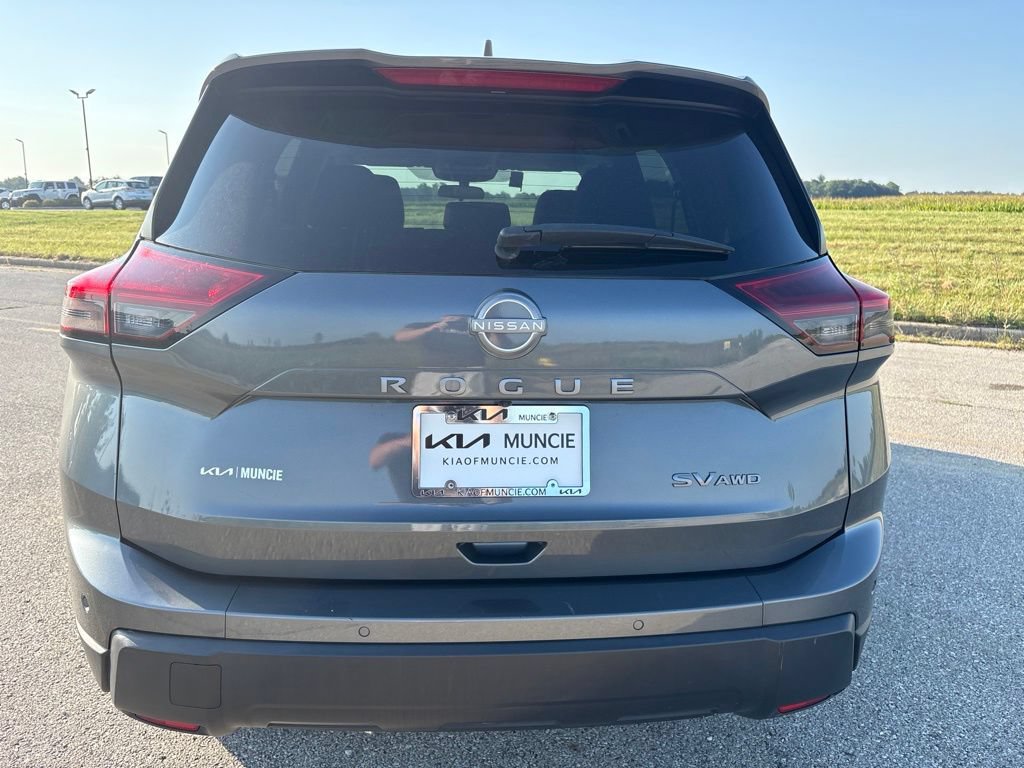 Used 2024 Nissan Rogue SV AWD/4WD image 11