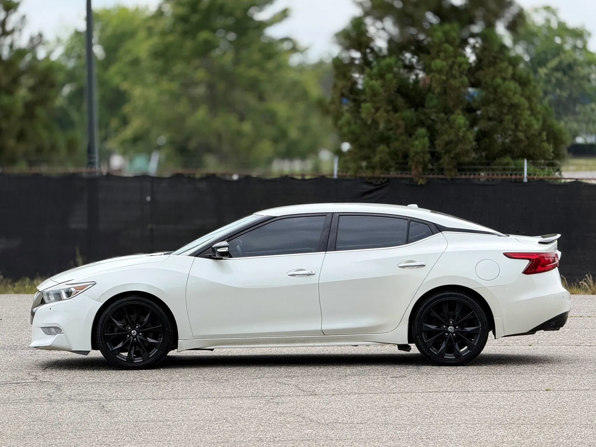 Used 2016 Nissan Maxima SR w/ Midnight Edition FWD image 8