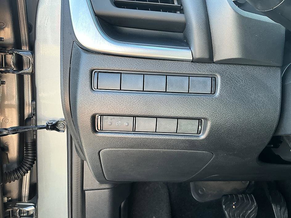 Used 2021 Nissan Rogue S FWD image 13
