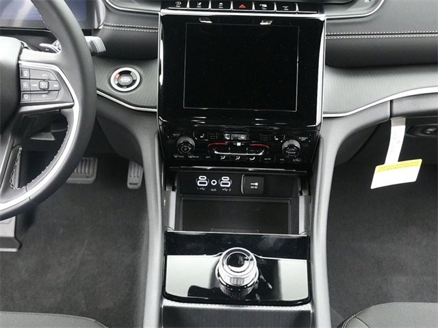 New 2025 Jeep Grand Cherokee Laredo X w/ Luxury Tech Group I image 18