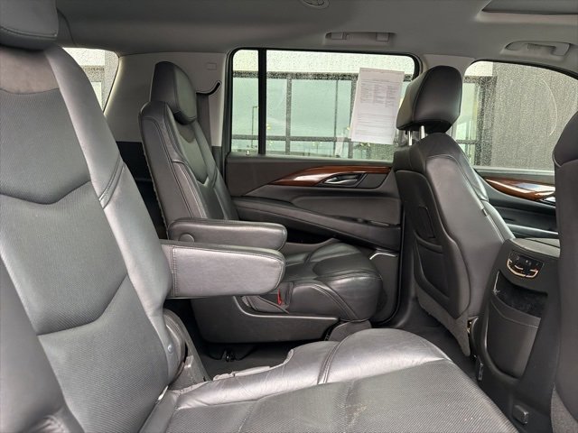 Used 2018 Cadillac Escalade ESV Luxury image 16