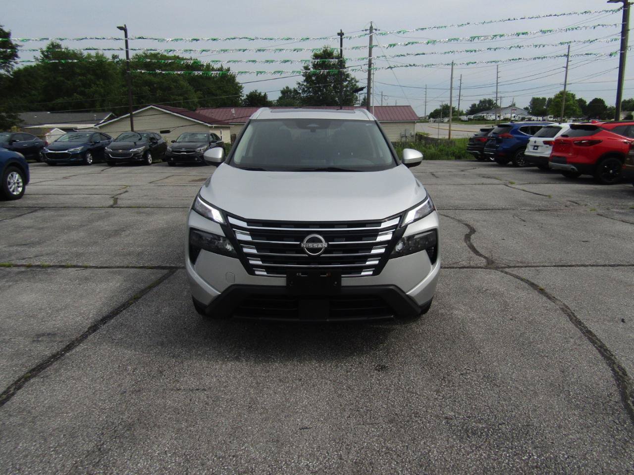 Used 2024 Nissan Rogue SV w/ SV Premium Package AWD/4WD image 2