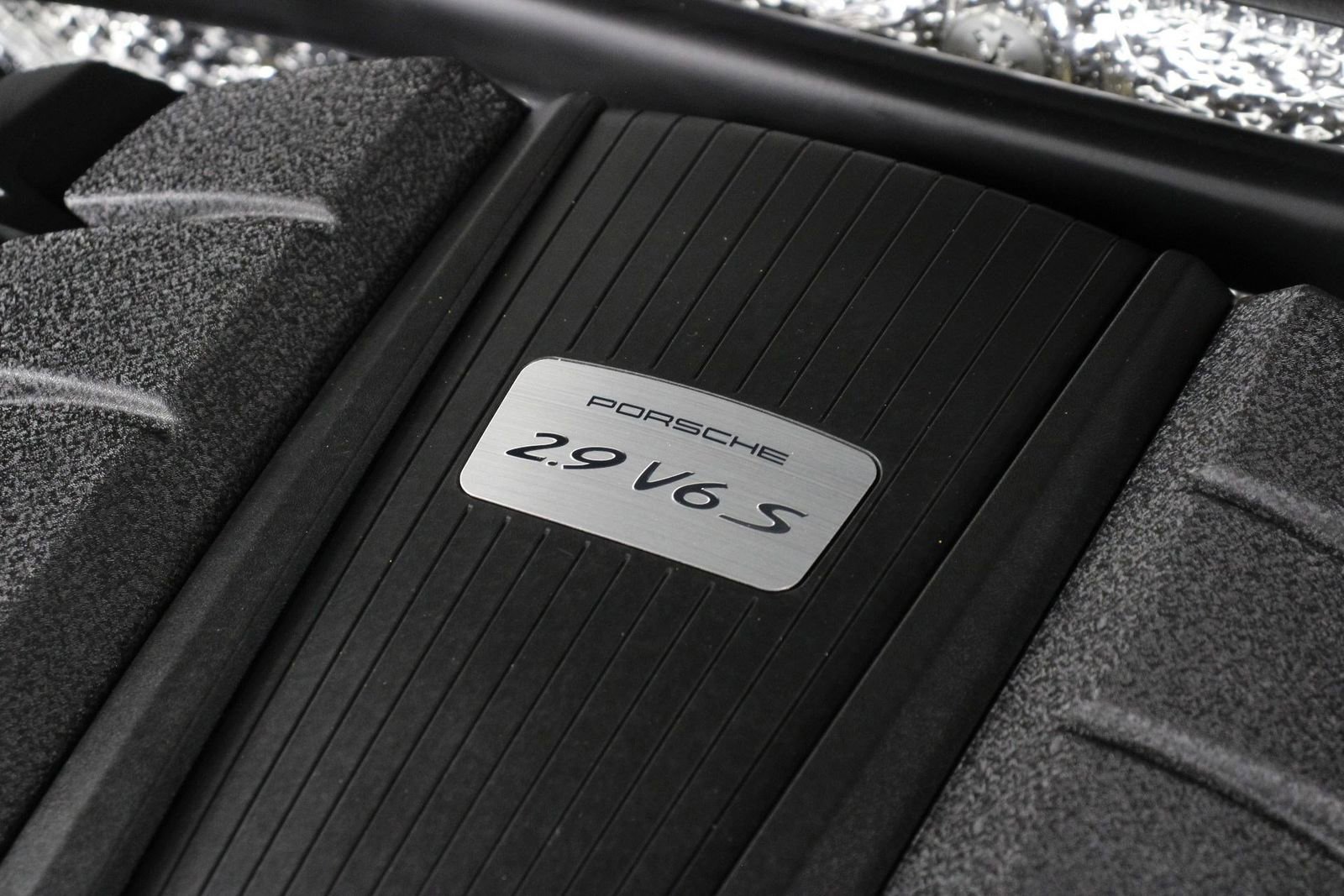 Certified 2025 Porsche Macan S image 27