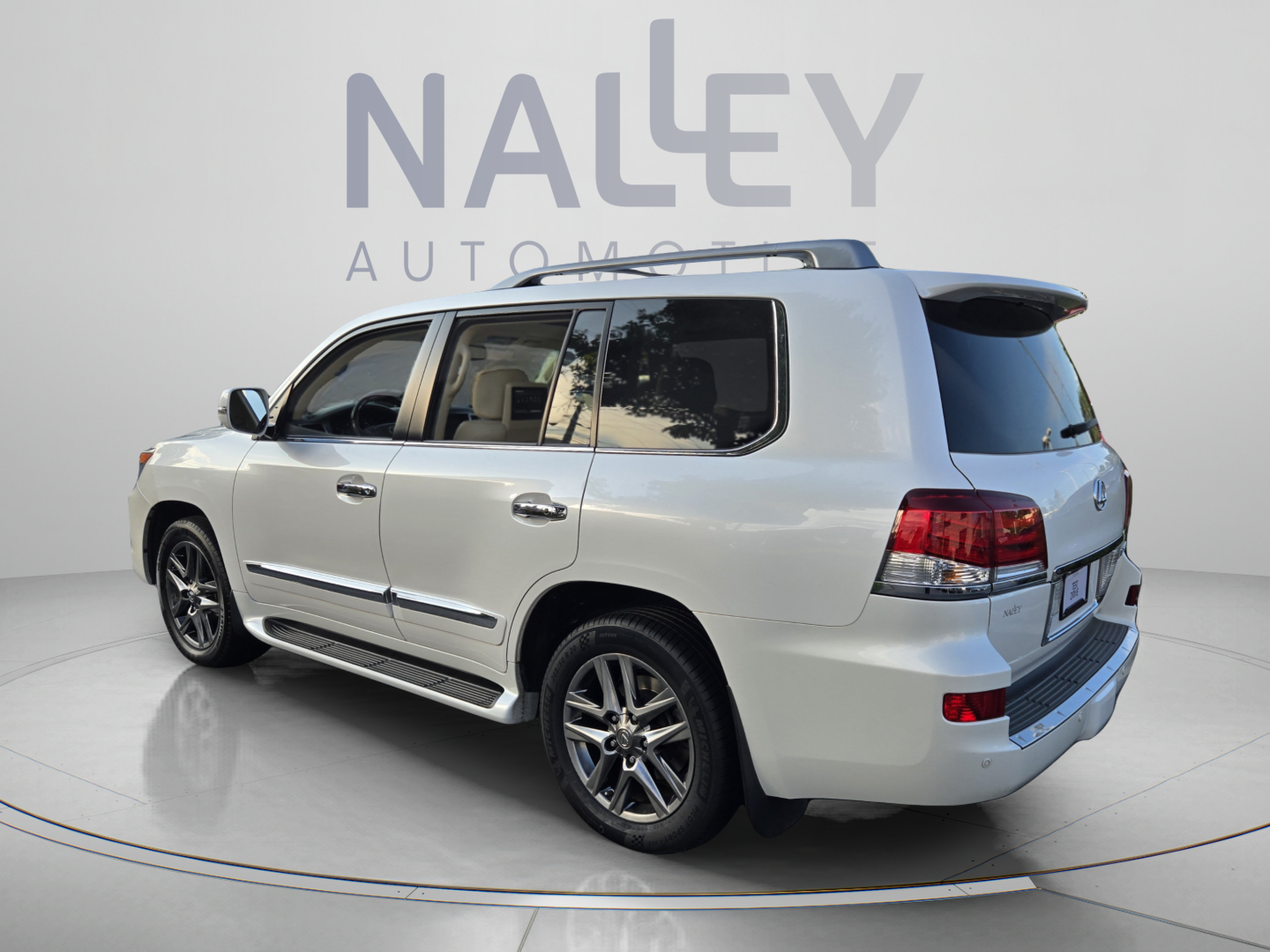Used 2014 Lexus LX 570 4WD image 3