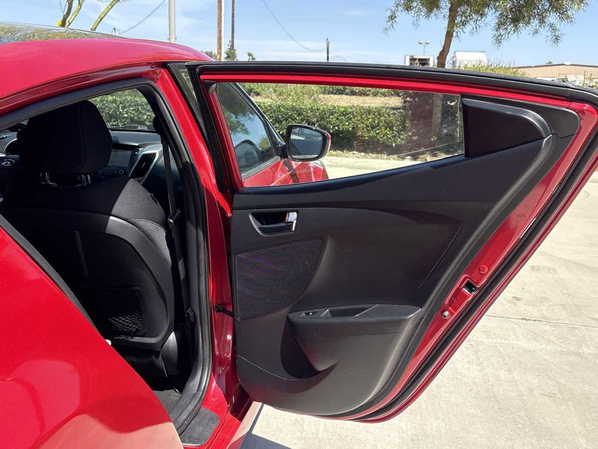 Used 2017 Hyundai Veloster Value Edition FWD image 10