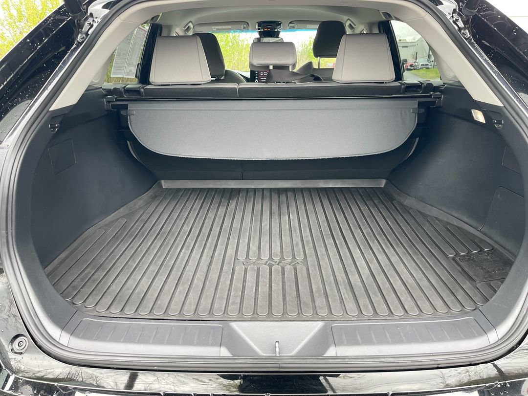Certified 2022 Toyota Venza LE AWD/4WD image 16