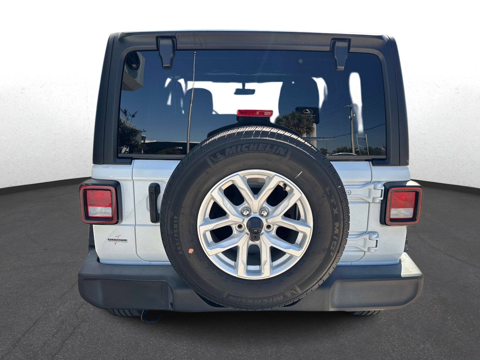 Used 2023 Jeep Wrangler Sport image 4