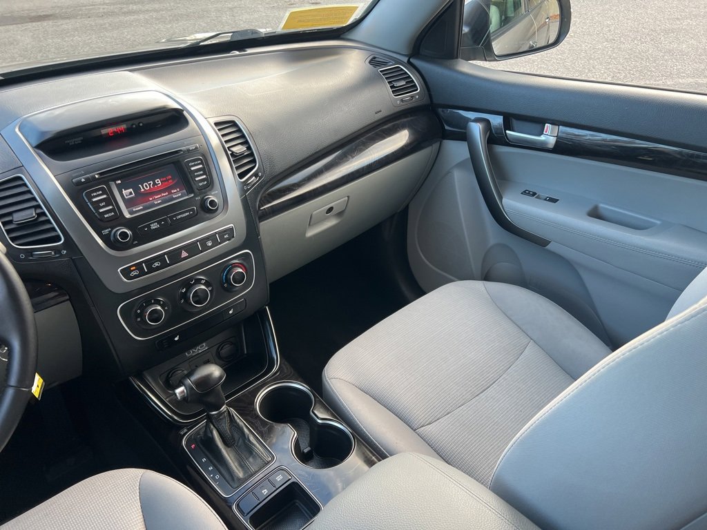 Used 2015 Kia Sorento LX image 21