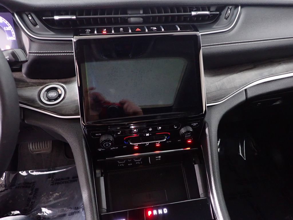 Used 2023 Jeep Grand Cherokee Limited w/ Luxury Tech Group II AWD/4WD image 33