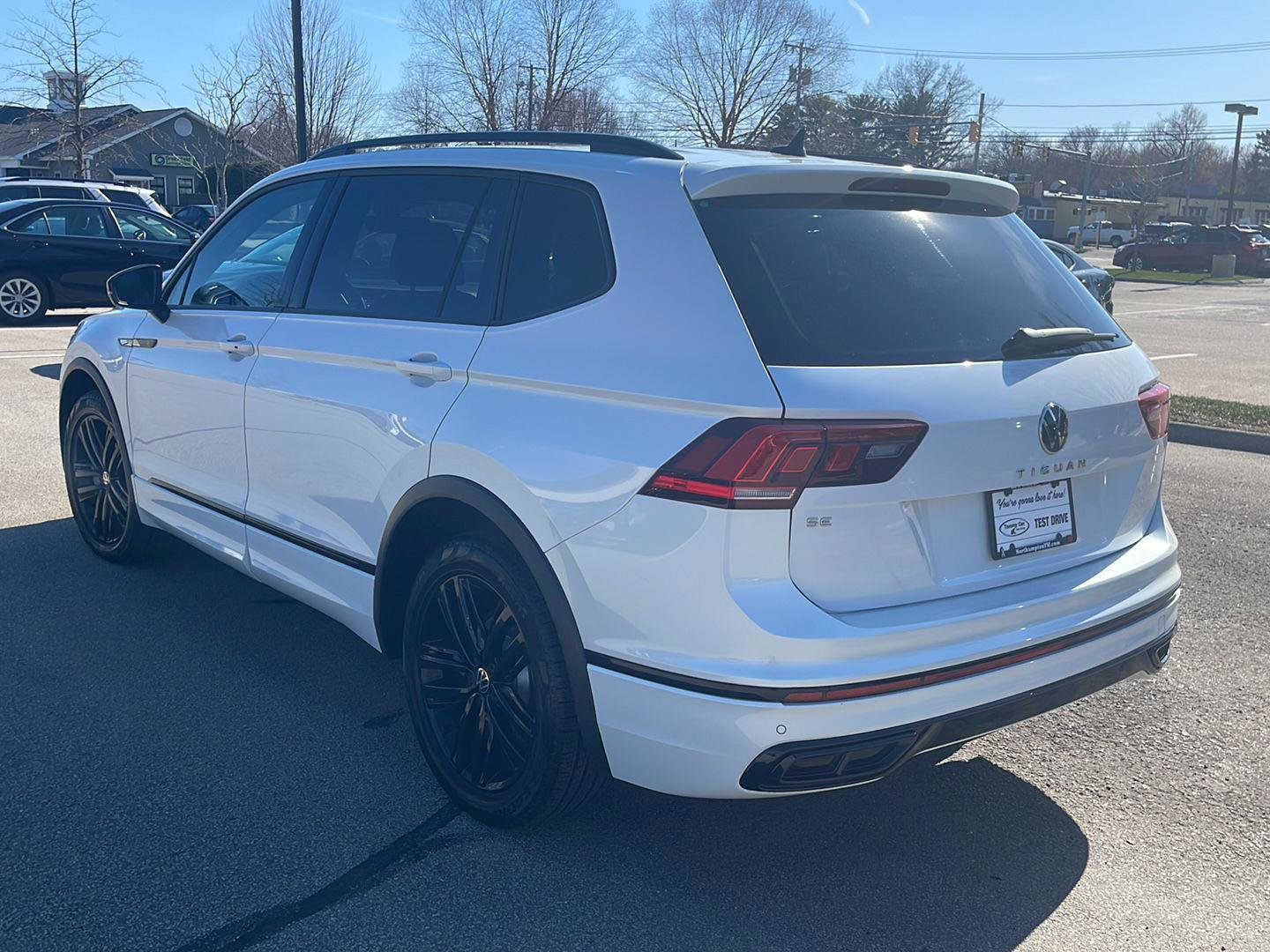 Certified 2022 Volkswagen Tiguan SE R-Line image 7