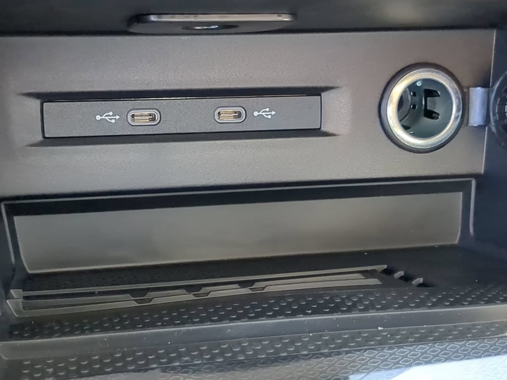 New 2026 Volkswagen Taos SE FWD image 23