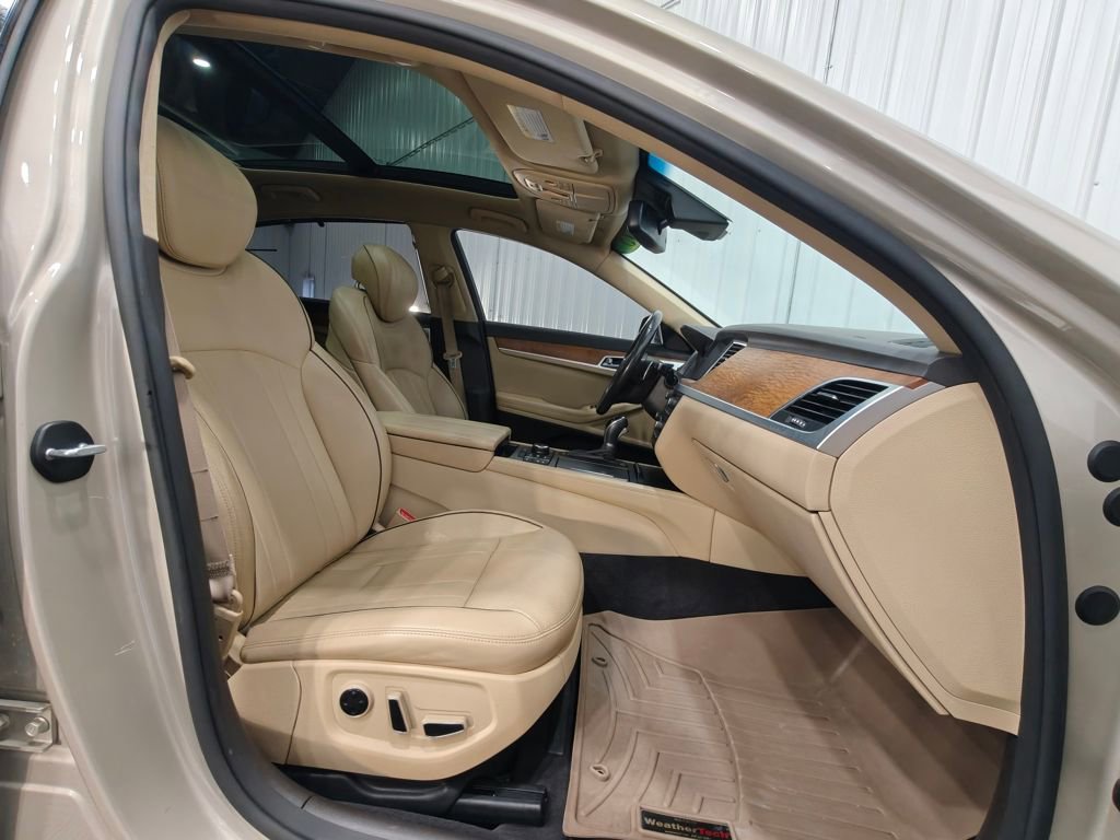 Used 2015 Hyundai Genesis 3.8 w/ Option Group 04 image 27