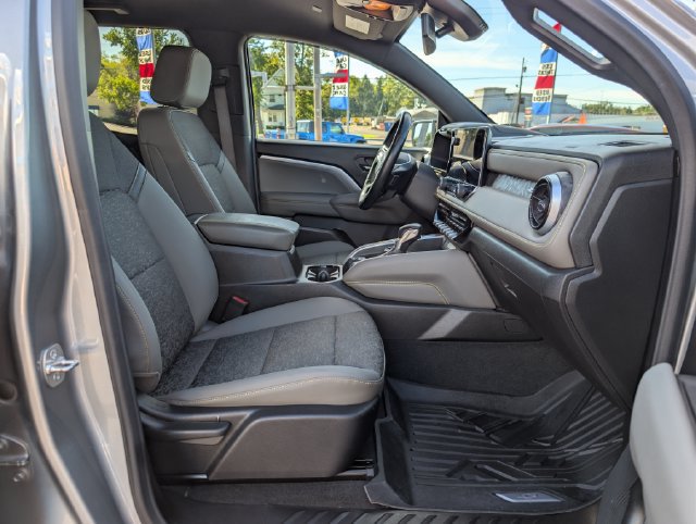 Used 2024 Chevrolet Colorado ZR2 w/ Technology Package AWD/4WD image 12