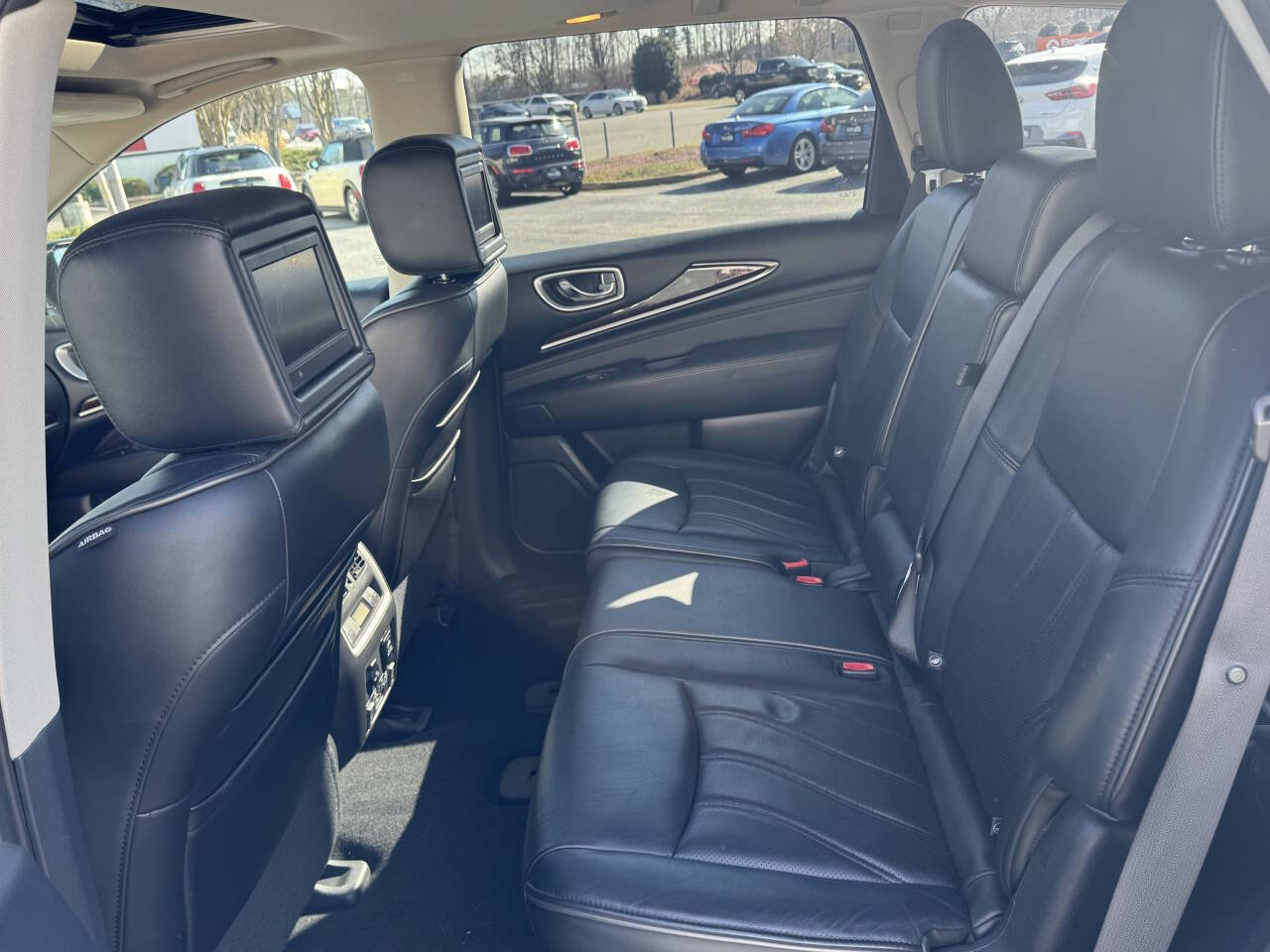 Used 2015 INFINITI QX60 AWD w/ Deluxe Touring Package image 10