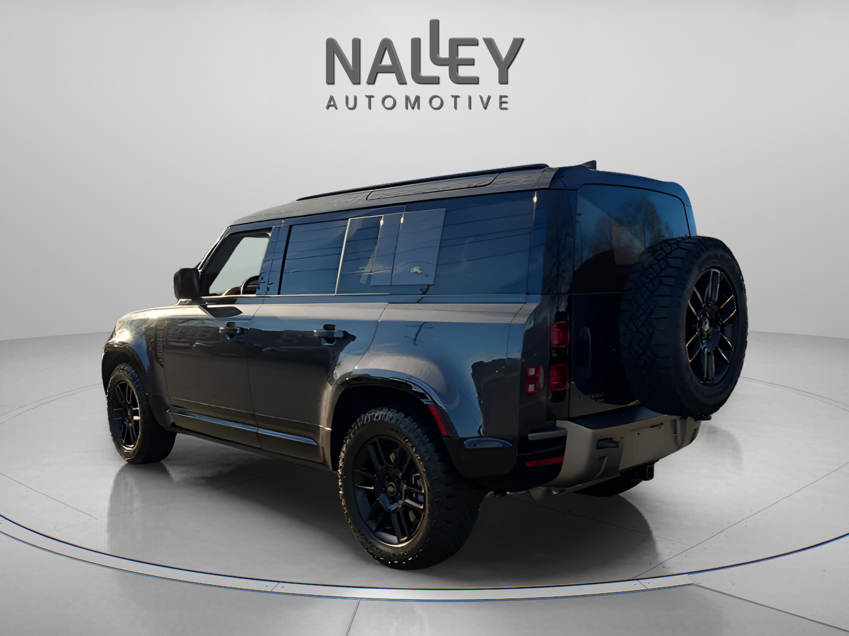 Used 2023 Land Rover Defender 110 X-Dynamic SE image 4