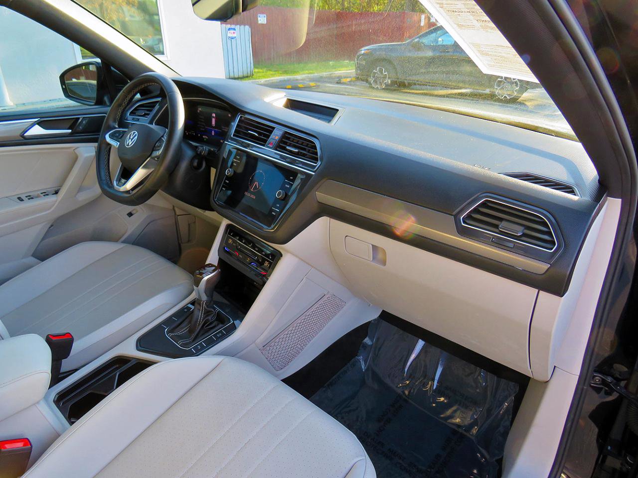 Used 2023 Volkswagen Tiguan SE R-Line FWD image 23
