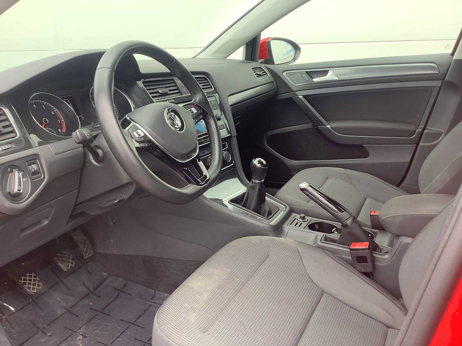 Used 2019 Volkswagen Golf S w/ Driver Assistance Package AWD/4WD image 3