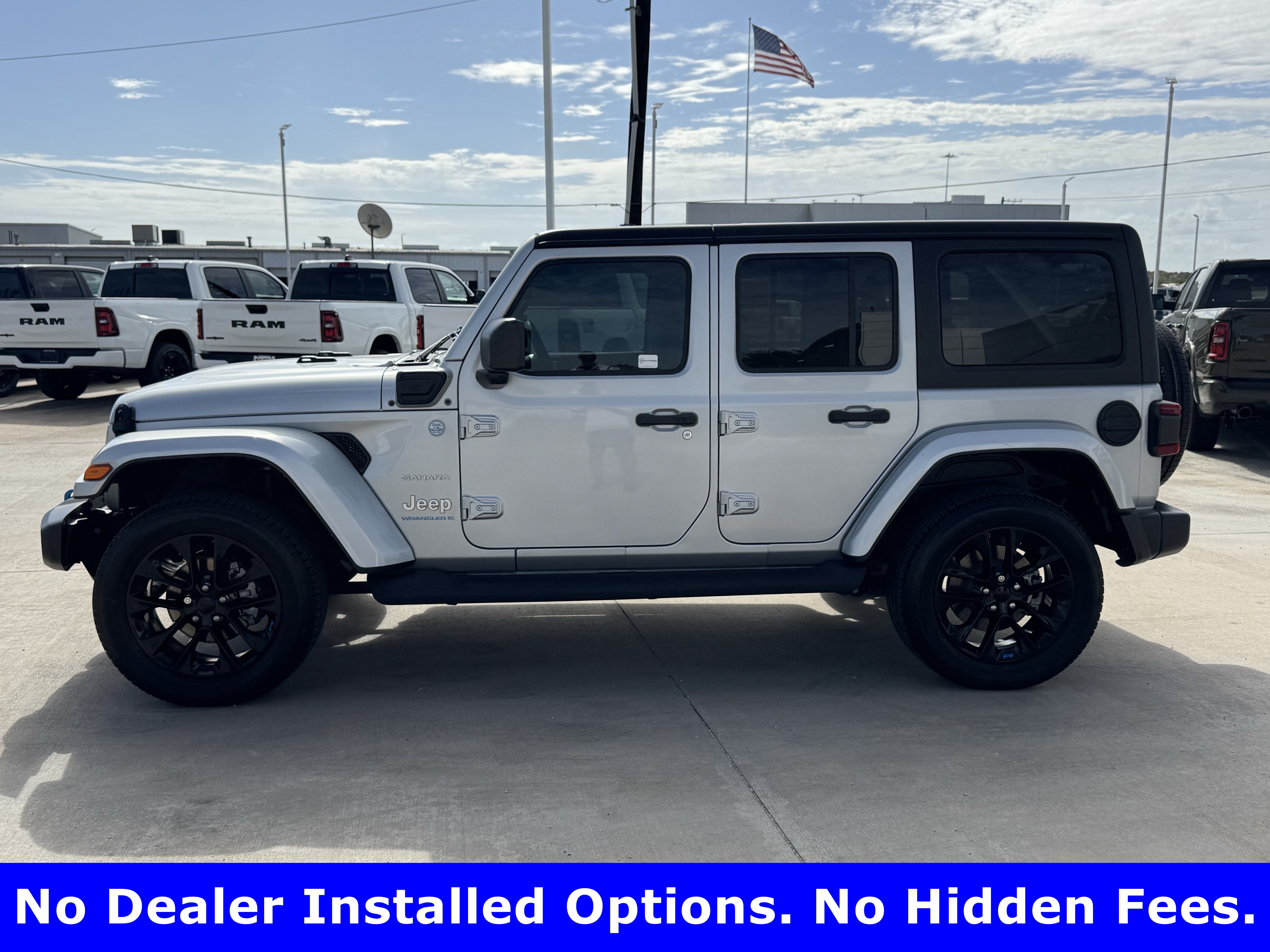Used 2023 Jeep Wrangler Unlimited Sahara w/ Cold Weather Group AWD/4WD image 3
