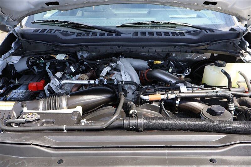Used 2023 Ford F350 Platinum w/ FX4 Off-Road Package AWD/4WD image 9