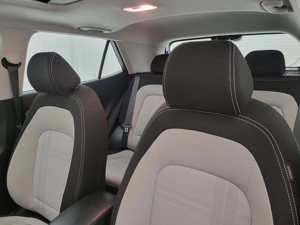 Used 2025 Hyundai Venue SEL image 26