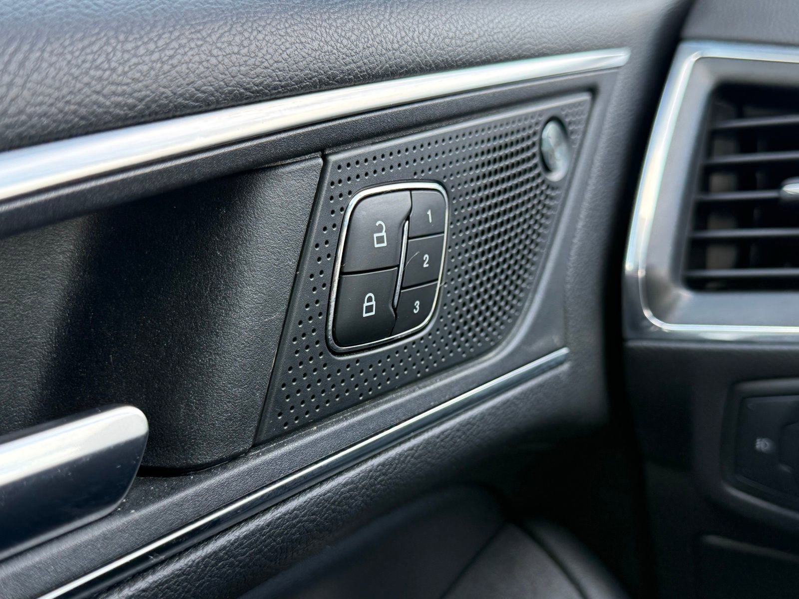 Used 2022 Ford Edge Titanium image 17