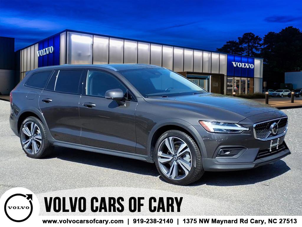 Certified 2025 Volvo V60 B5 Cross Country Plus image 1