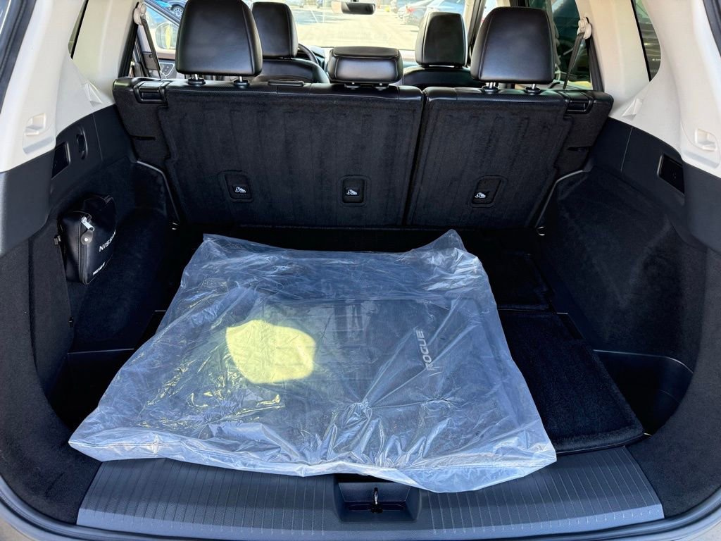 Used 2023 Nissan Rogue Platinum w/ Platinum Premium Package image 26