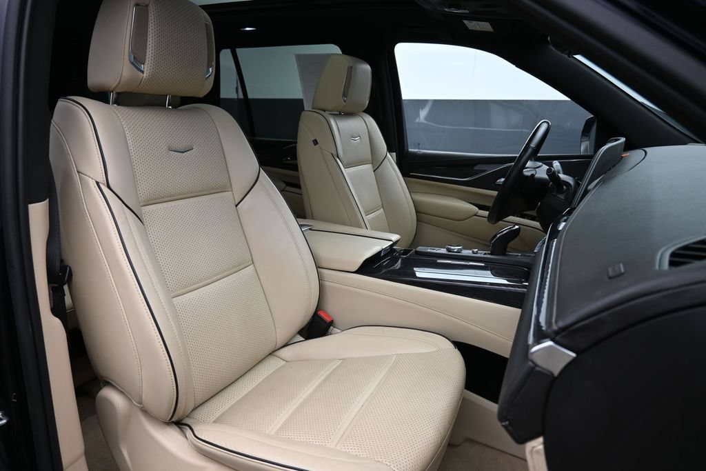 Used 2021 Cadillac Escalade Premium Luxury w/ Driver Assist Tech Package AWD/4WD image 29